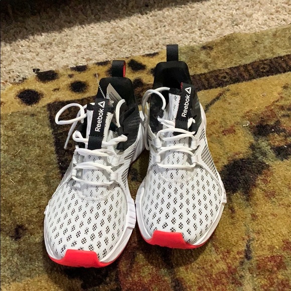 Brand new Reebok running shoes w the tags - Picture 2 of 2